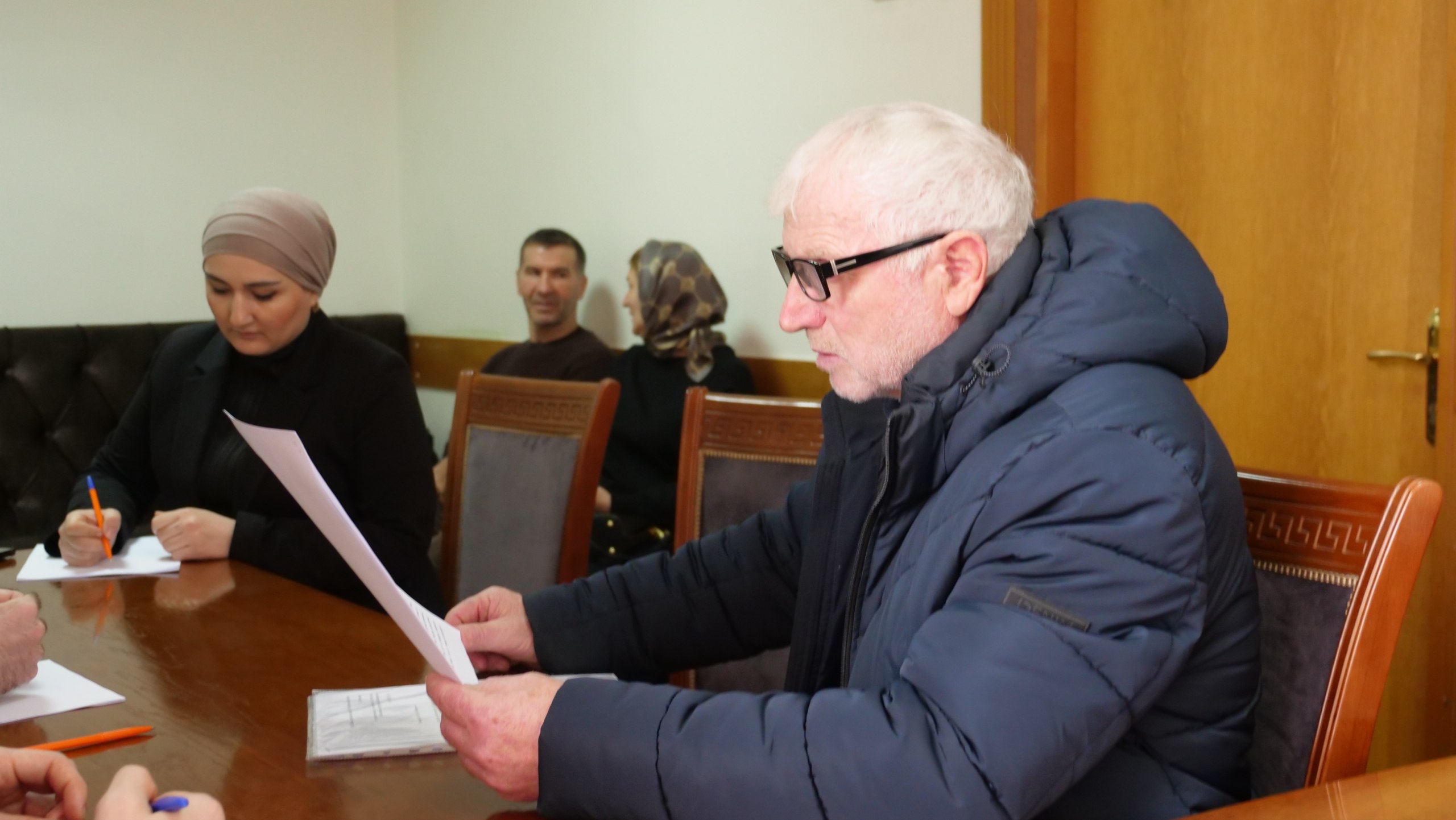 Темирлан Абуталимов выслушал обращения жителей Буйнакского района